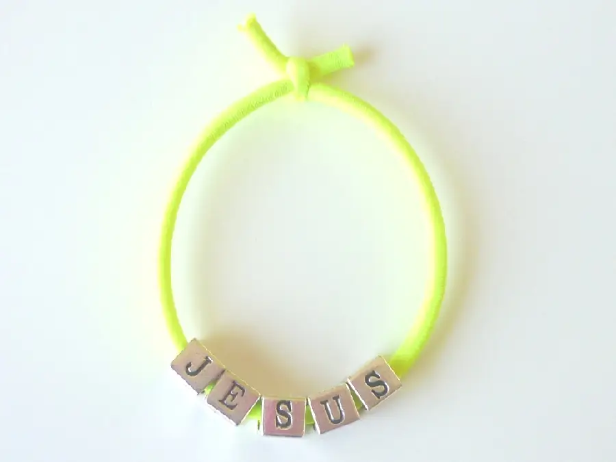 Elastische armband jesus geel