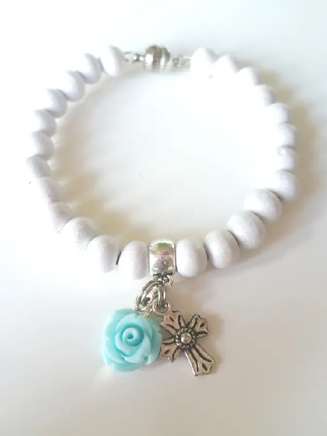 Armband hout roos/kruis blauw