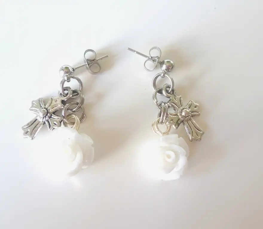 Rvs oorbel roos/kruis wit